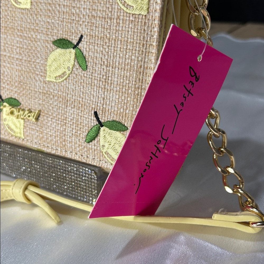 Betsey Johnson lemon yellow crossbody bag brand new shoulder - Picture 2 of 7